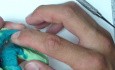 Przyklejenie transferu wyciskowego klejem Super Glue